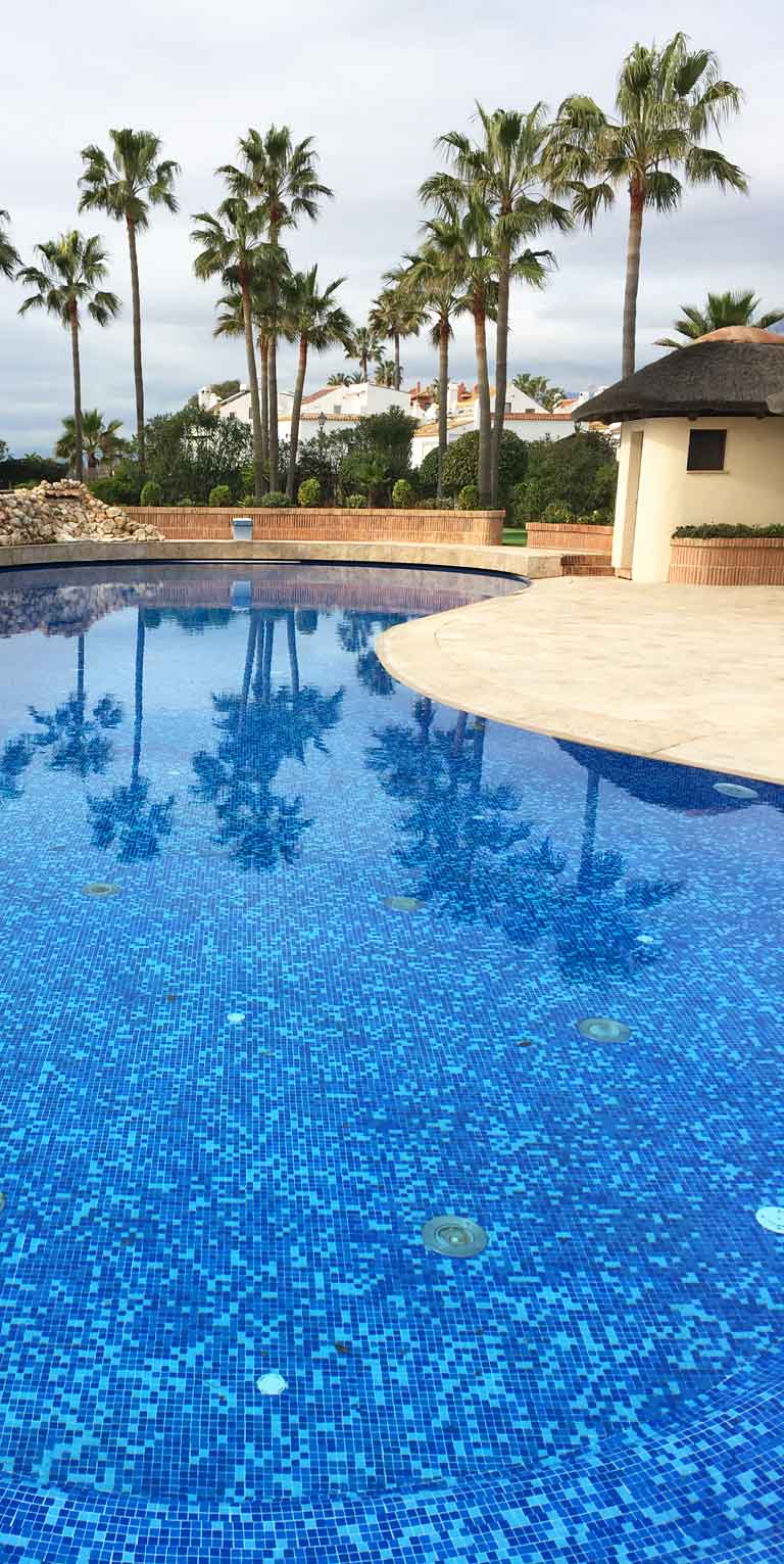 pool cleaning community marbella